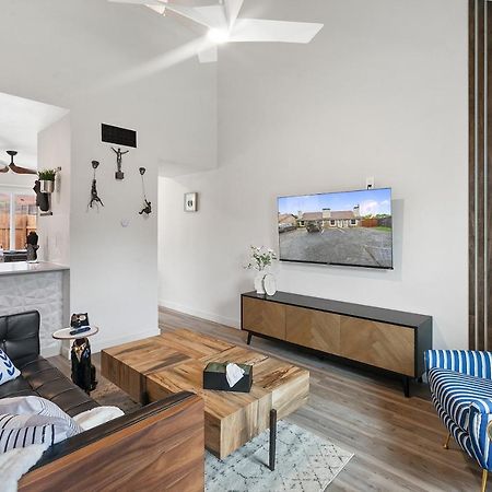 Contemporary Couples Getaway Near Austin Favorites - Loft 21 Lägenhet Exteriör bild