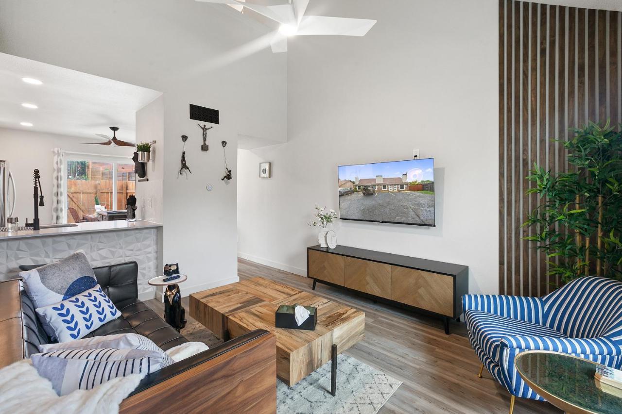 Contemporary Couples Getaway Near Austin Favorites - Loft 21 Lägenhet Exteriör bild