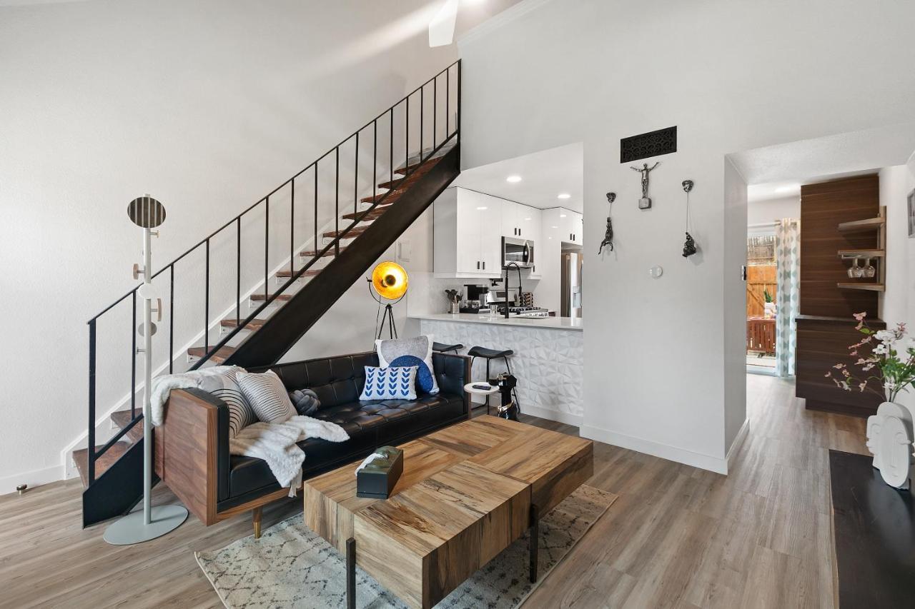 Contemporary Couples Getaway Near Austin Favorites - Loft 21 Lägenhet Exteriör bild