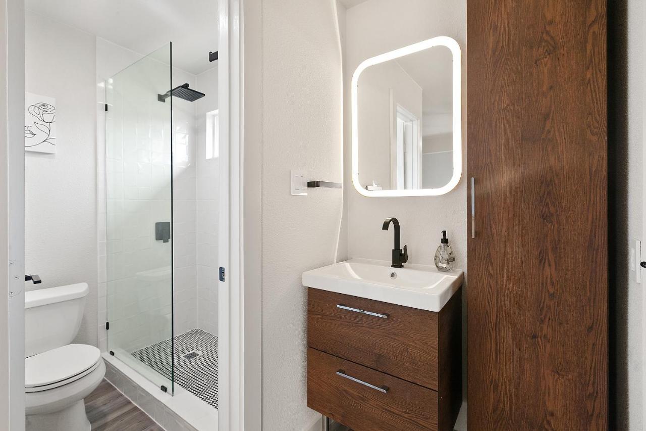 Contemporary Couples Getaway Near Austin Favorites - Loft 21 Lägenhet Exteriör bild