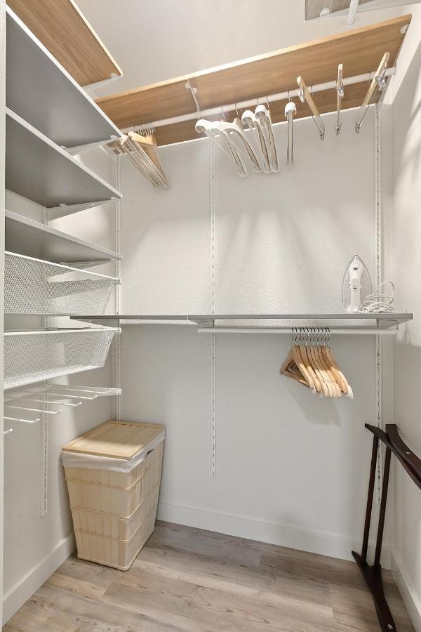 Contemporary Couples Getaway Near Austin Favorites - Loft 21 Lägenhet Exteriör bild